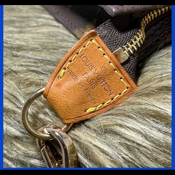 Louis Vuitton Bucket GM Pouch